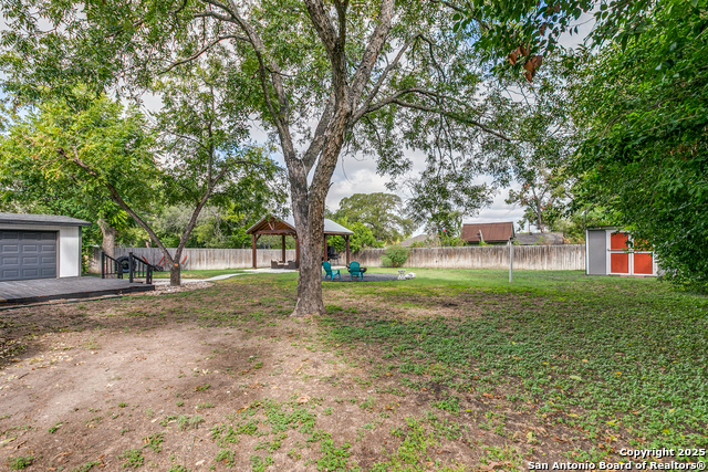 Image 32 of 39 For 715 Oakwood Dr