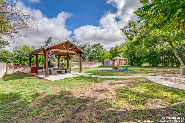 Image 33 of 39 For 715 Oakwood Dr