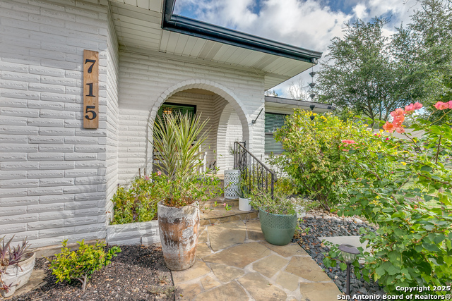 Image 6 of 39 For 715 Oakwood Dr