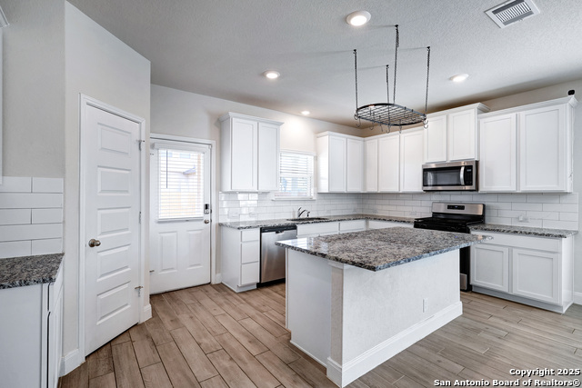 Image 10 of 27 For 618 Bronze Stream