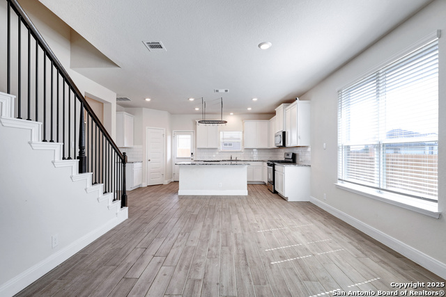 Image 7 of 27 For 618 Bronze Stream