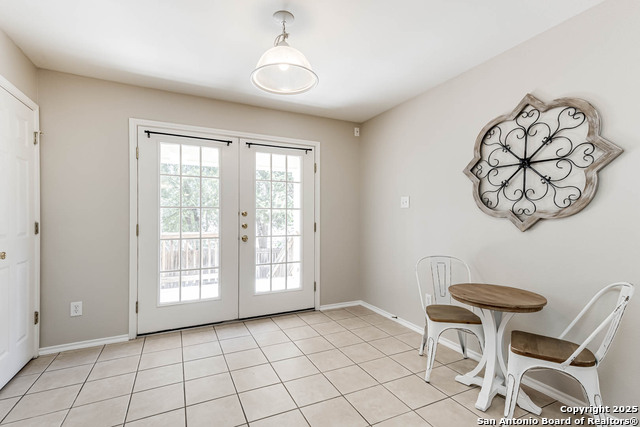 Listing photo id 10 for 8903 Meadow Springs