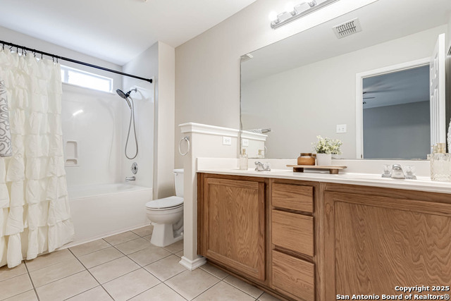 Listing photo id 13 for 8903 Meadow Springs