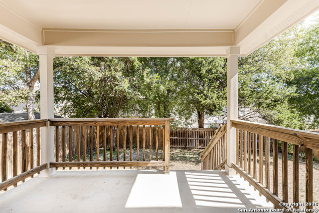 Listing photo id 28 for 8903 Meadow Springs