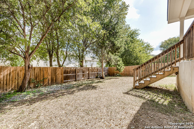 Listing photo id 30 for 8903 Meadow Springs