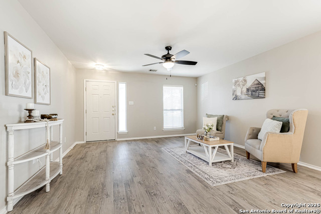 Listing photo id 2 for 8903 Meadow Springs