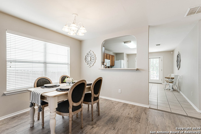 Listing photo id 4 for 8903 Meadow Springs