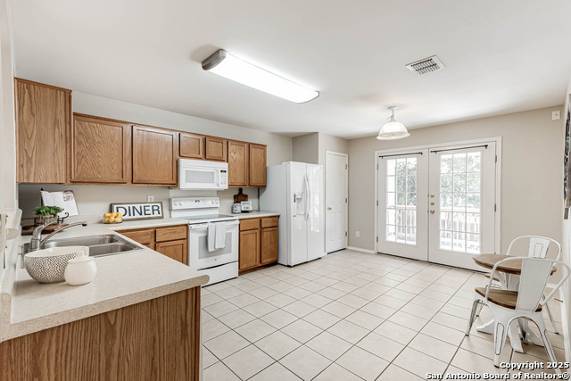 Listing photo id 6 for 8903 Meadow Springs