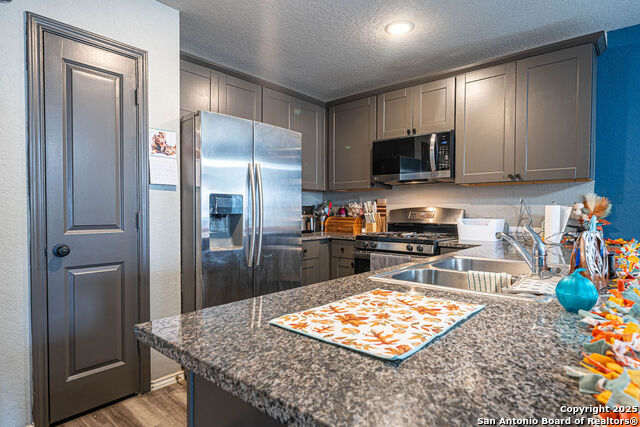 Image 15 of 29 For 5906 Larkspur Vly