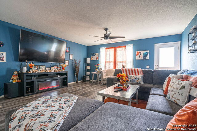 Image 22 of 29 For 5906 Larkspur Vly