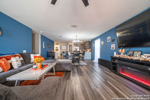 Image 24 of 29 For 5906 Larkspur Vly