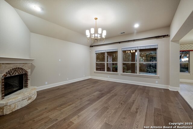 Image 13 of 33 For 8923 Painted Oak