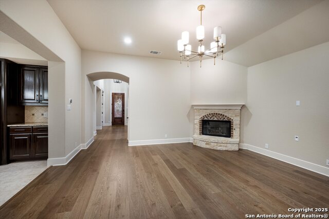 Image 14 of 33 For 8923 Painted Oak