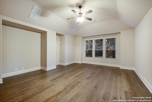 Image 22 of 33 For 8923 Painted Oak