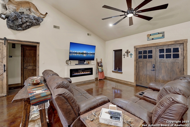 Listing photo id 12 for 1150 Orchard Park Blvd.