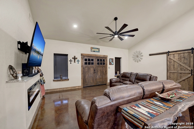 Listing photo id 13 for 1150 Orchard Park Blvd.
