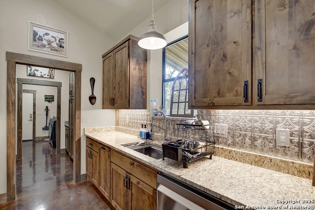 Listing photo id 24 for 1150 Orchard Park Blvd.