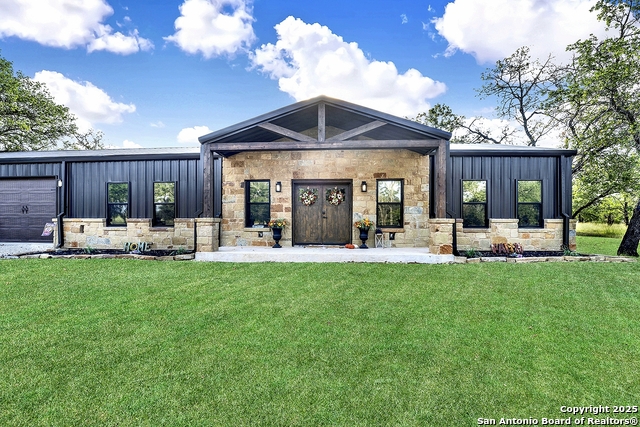 Listing photo id 1 for 1150 Orchard Park Blvd.
