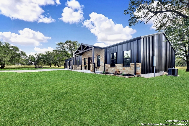 Listing photo id 5 for 1150 Orchard Park Blvd.