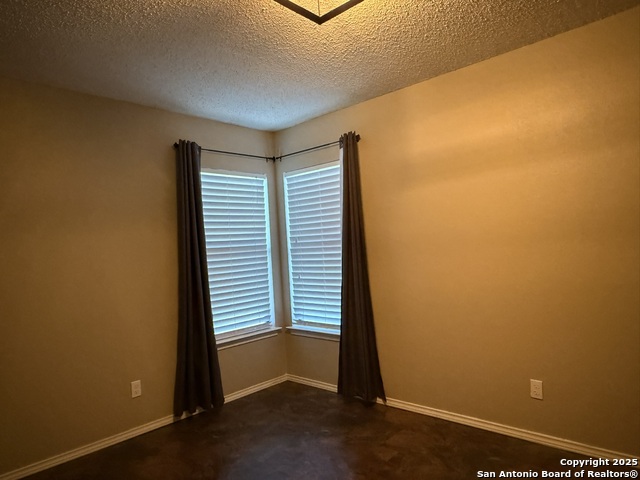 Image 16 of 27 For 13707 Rowe