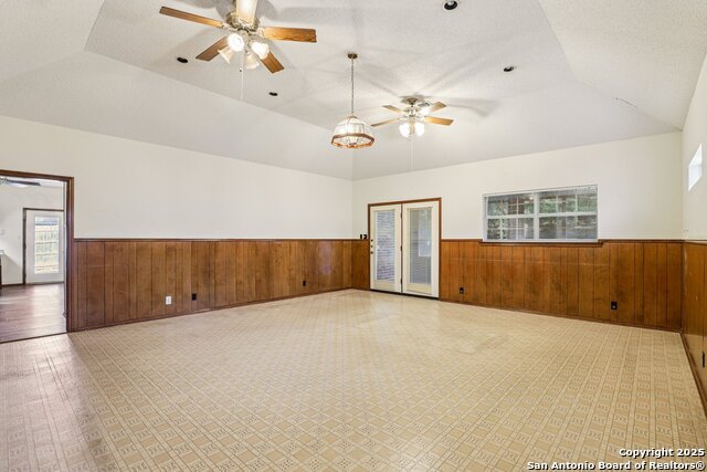 Listing photo id 16 for 10134 Jandre Pl
