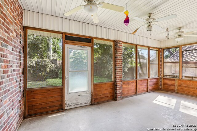 Listing photo id 39 for 10134 Jandre Pl