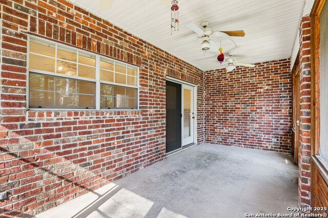Listing photo id 40 for 10134 Jandre Pl