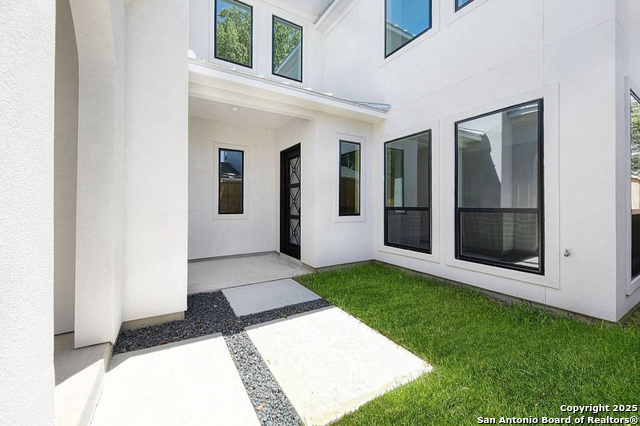 Image 20 of 26 For 212 Melrose E