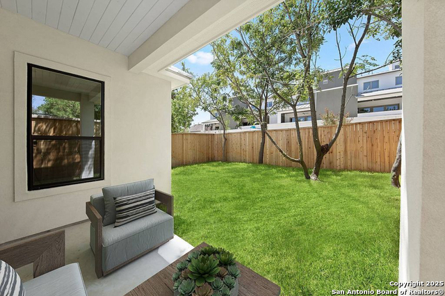 Image 21 of 26 For 212 Melrose E