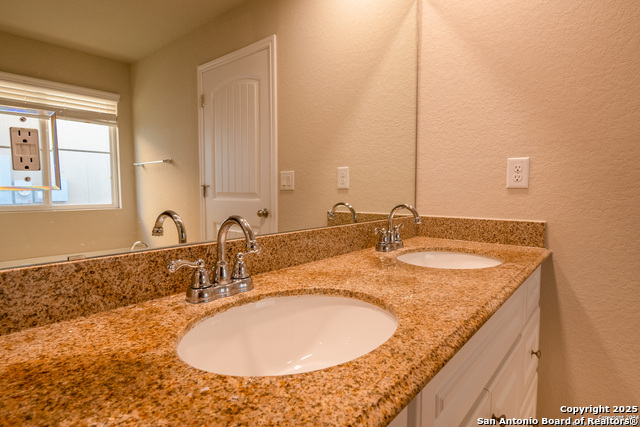 Image 10 of 12 For 10519 Legacy Cove