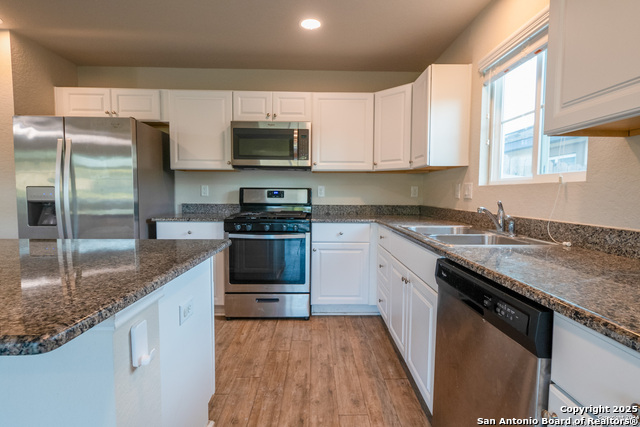 Image 5 of 12 For 10519 Legacy Cove