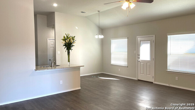 Listing photo id 1 for 364 Emma Dr
