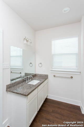 Image 16 of 23 For 220 Sapphire 201