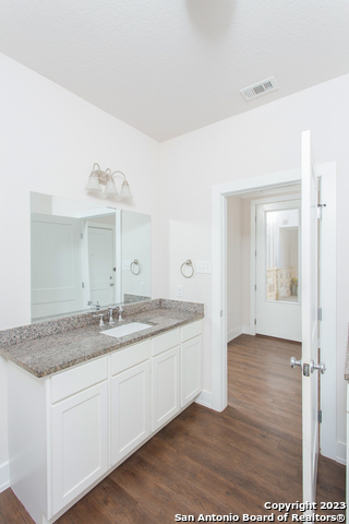 Image 19 of 23 For 220 Sapphire 201