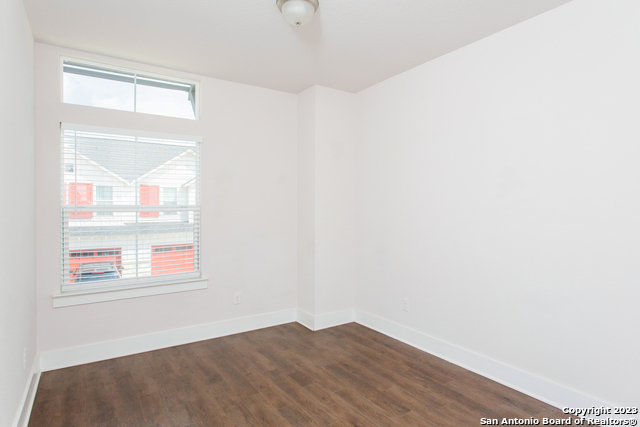 Image 20 of 23 For 220 Sapphire 201