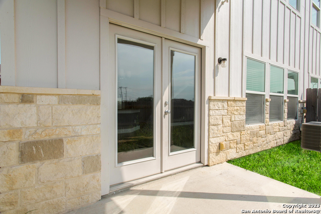 Image 23 of 23 For 220 Sapphire 201