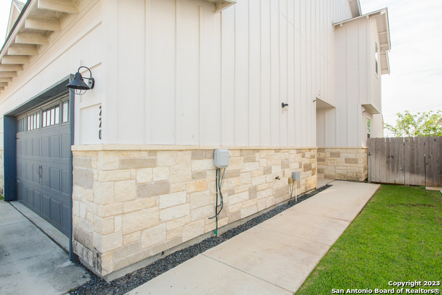 Image 3 of 23 For 220 Sapphire 201