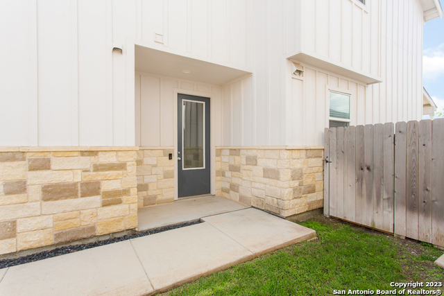 Image 4 of 23 For 220 Sapphire 201