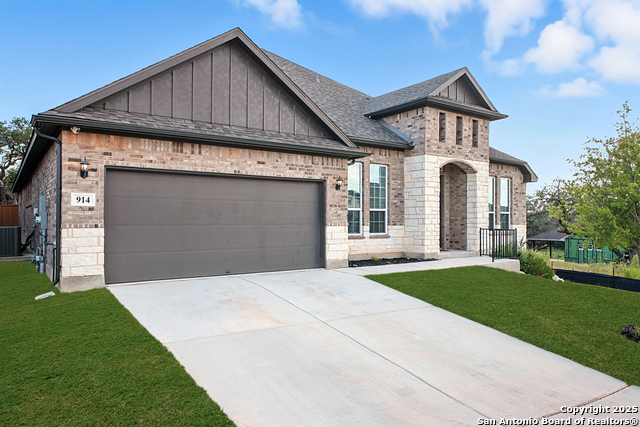 Image 3 of 35 For 914 Gyngell Ln