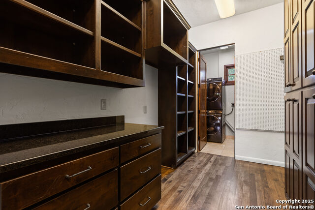 Image 25 of 54 For 311 Elizabeth