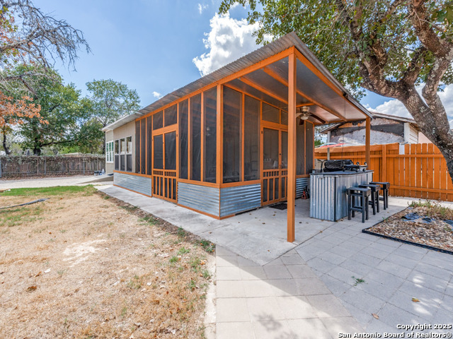 Image 21 of 25 For 23027 Skila