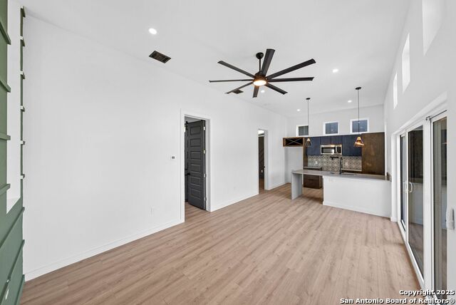 Listing photo id 1 for 108 Vine  102