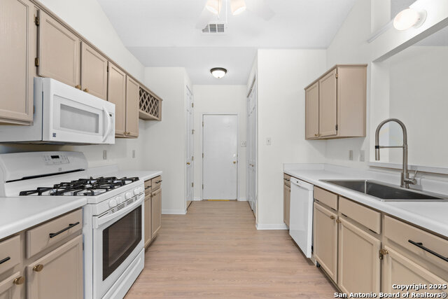 Image 10 of 26 For 6227 Lantern Creek