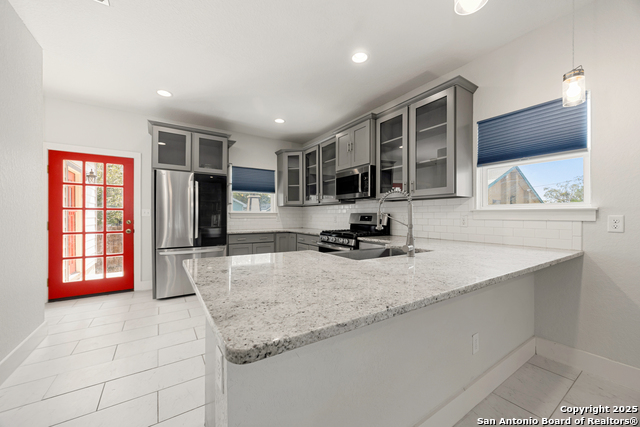 Image 12 of 44 For 846 Sutton  