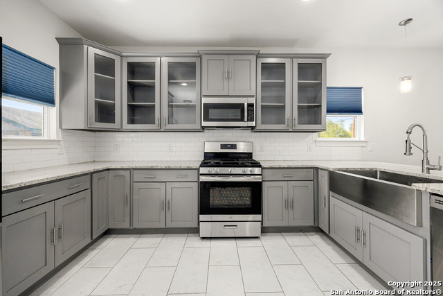 Image 13 of 44 For 846 Sutton  