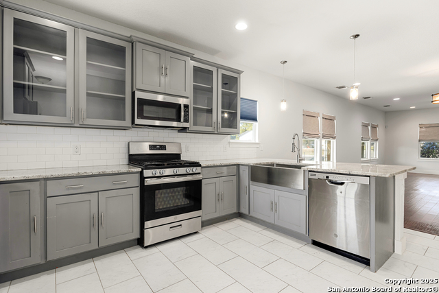 Image 14 of 44 For 846 Sutton  