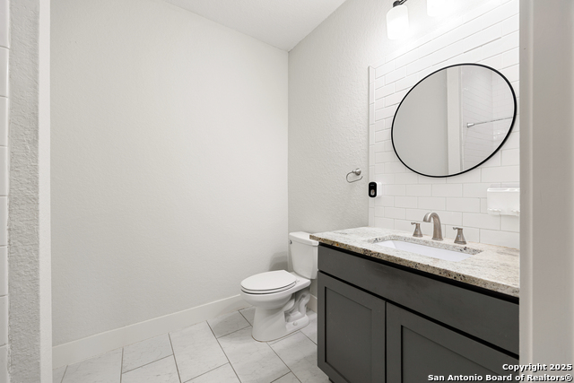 Image 23 of 44 For 846 Sutton  