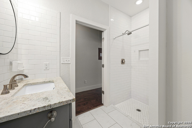 Image 24 of 44 For 846 Sutton  