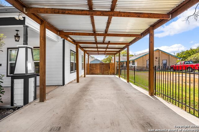 Image 28 of 44 For 846 Sutton  