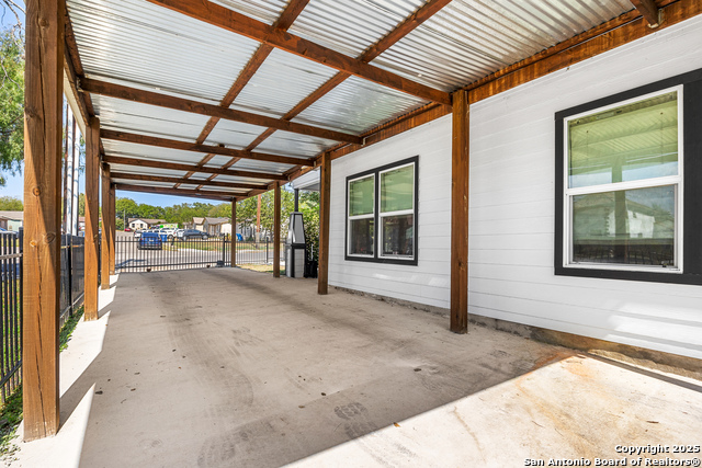 Image 29 of 44 For 846 Sutton  